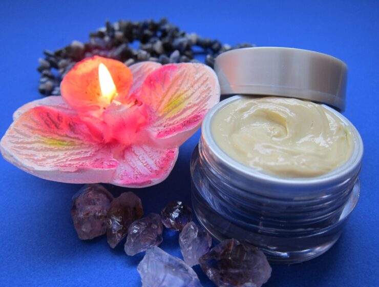 In the world of luxury skincare, few brands carry a story as rich and authentic as Omorovicza. Rooted in the historic thermal baths of Budapest, the brand has redefined what luxury means not just indulgence, but transformation. By harnessing the power of Hungary’s mineral rich waters and combining it with cutting edge science, Omorovicza delivers skincare that is as effective as it is elegant.