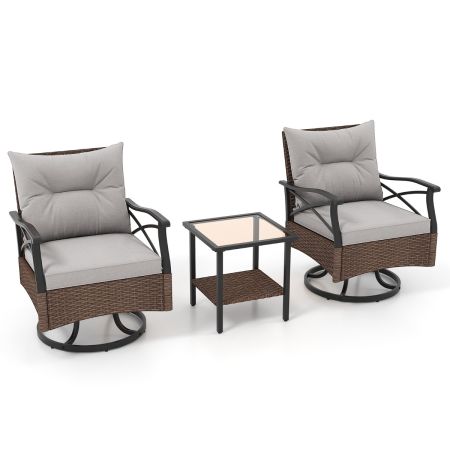 Rieten tuinstoelen met grijze kussens en zwart metalen frame met bijzettafel
